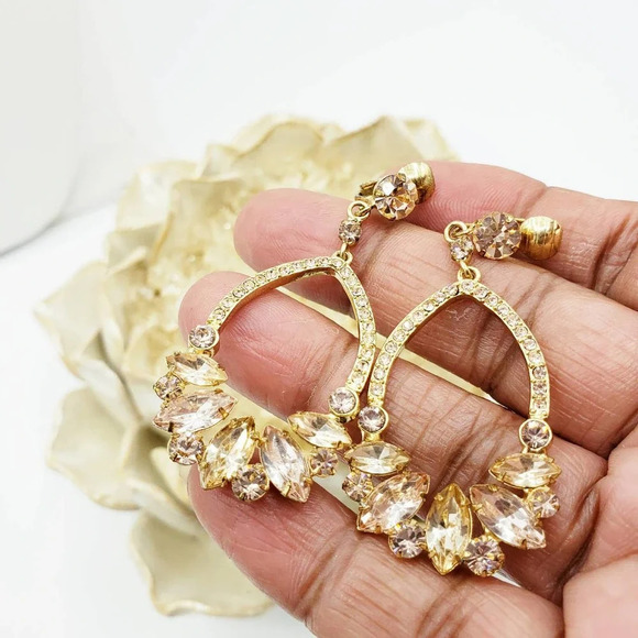 Vintage Earrings Gold Beige Light Pink Bling Clip-On - Picture 1 of 4